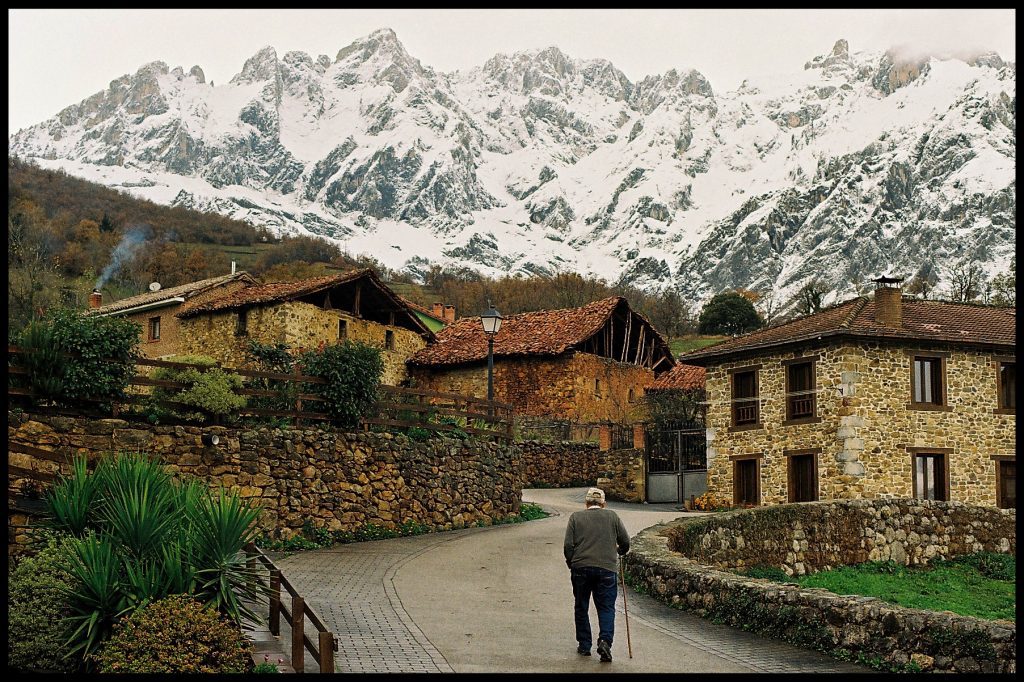 An abuelo in the pueblo of Mongrovejo in Cantabria
