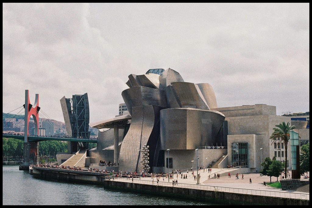 Bilbao's famed Guggenheim Museum, País Vasco